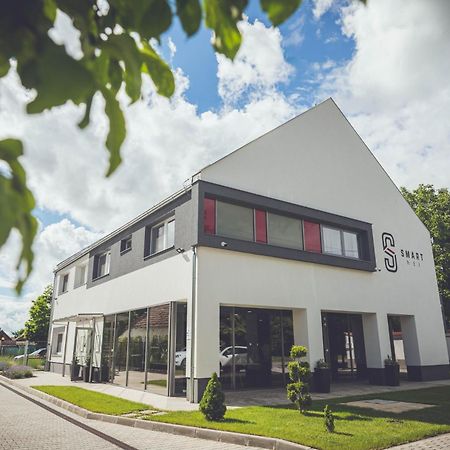 Smart Htl Hotell Korosladany Eksteriør bilde