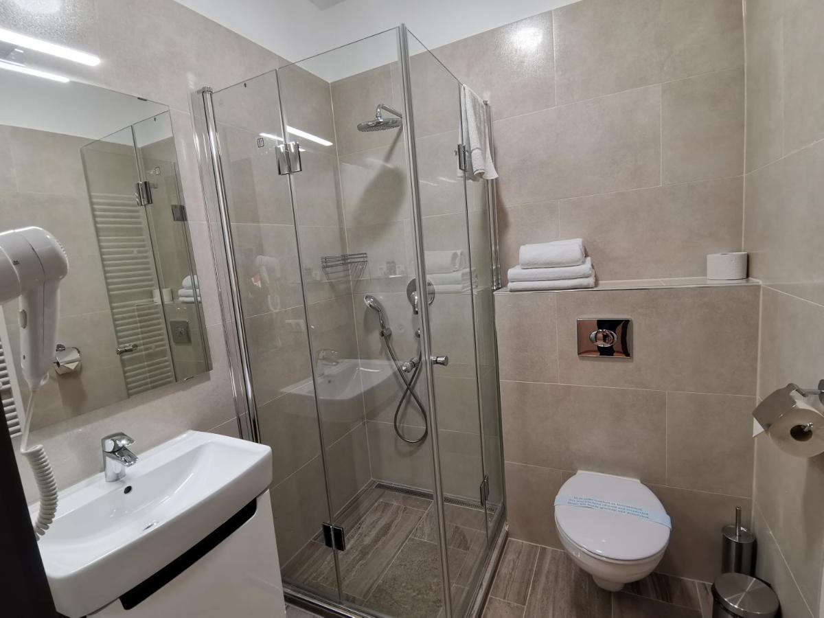 Smart Htl Hotell Korosladany Eksteriør bilde