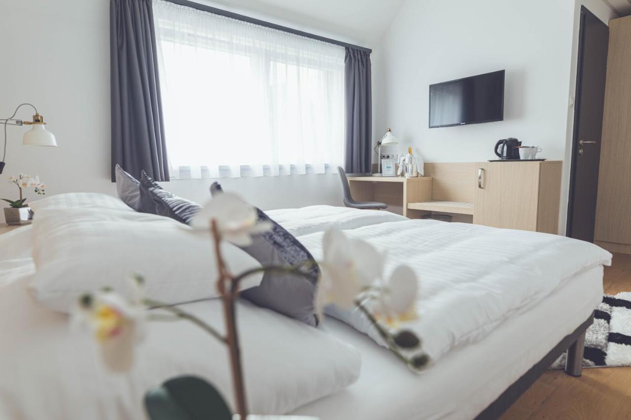 Smart Htl Hotell Korosladany Eksteriør bilde