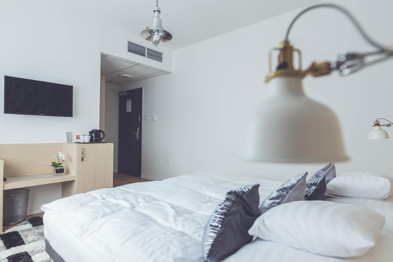 Smart Htl Hotell Korosladany Eksteriør bilde