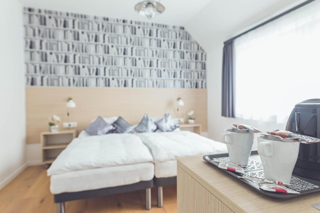 Smart Htl Hotell Korosladany Eksteriør bilde